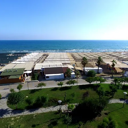 Resort Side Royal Paradise