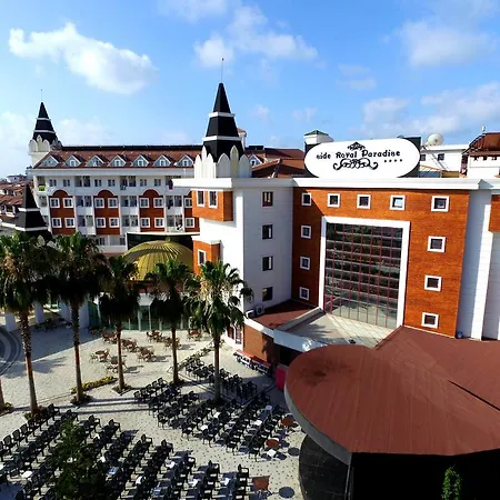 Resort Side Royal Paradise